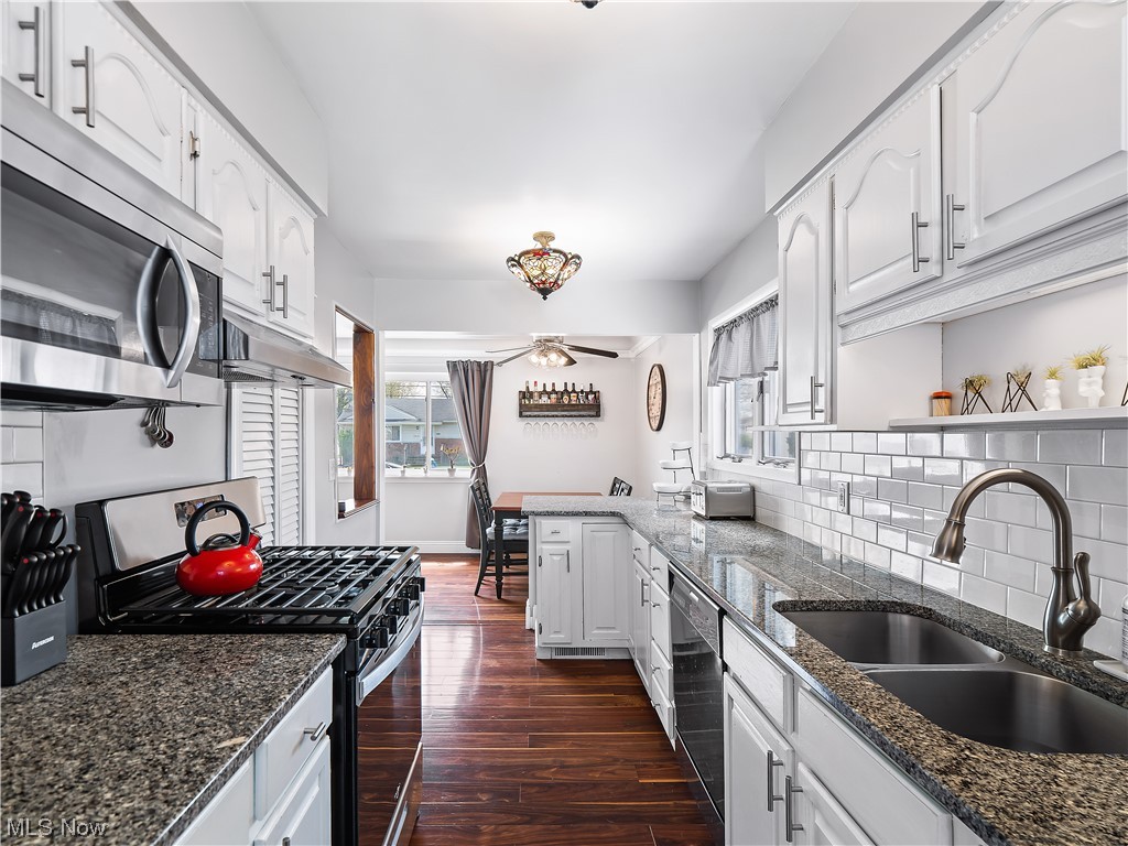 30027 Forestgrove Road Willowick, OH 44095 - Photo 4 of 27 Gallery Image 4