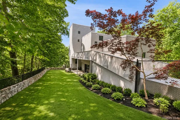 $950,000 | 8 Cliff Court, Carmel, NY 10512