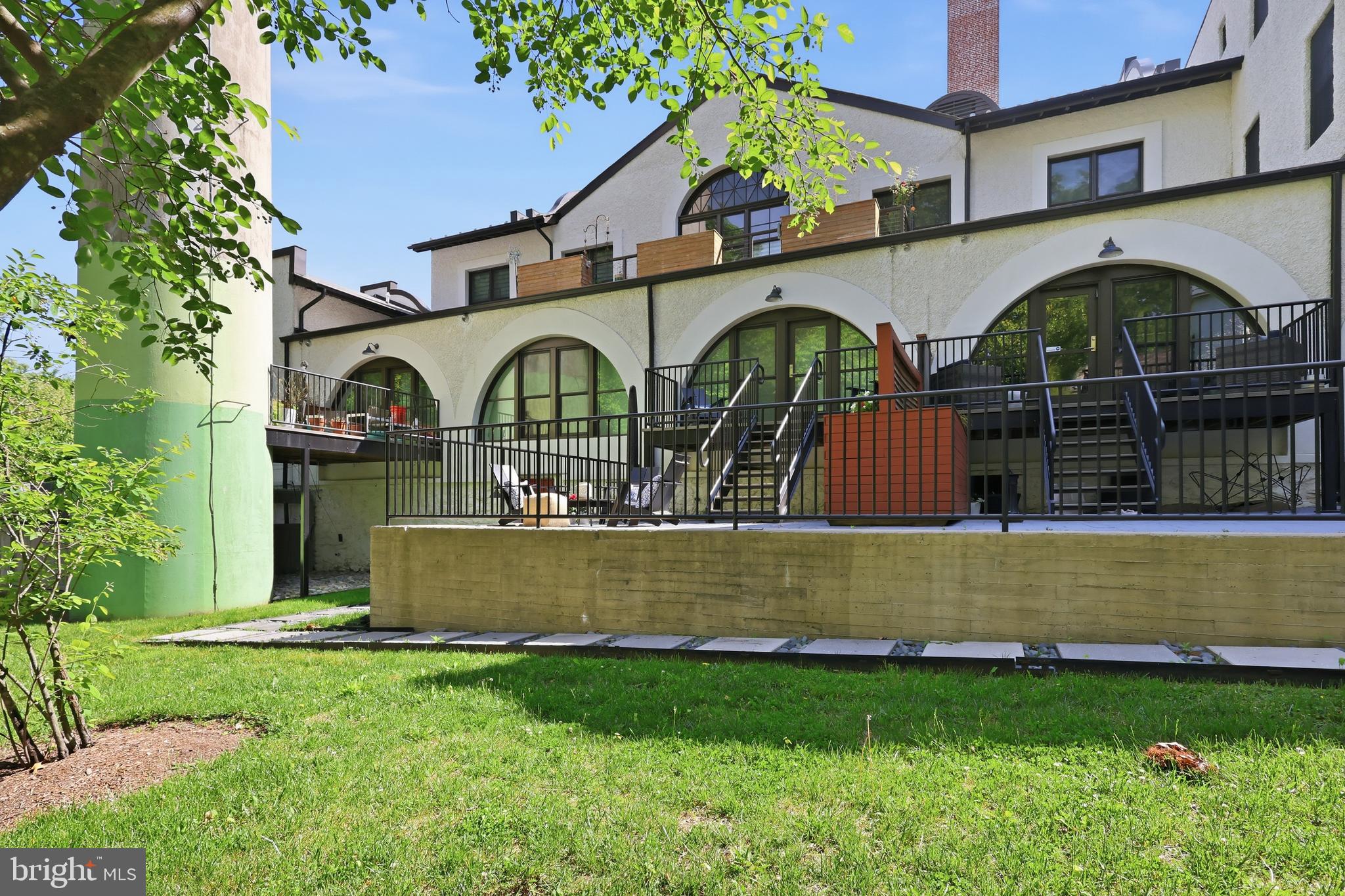 2701 Hume Drive, Unit 400 Silver Spring, MD 20910 - Photo 31 of 50 Direct access to green space from the terrace