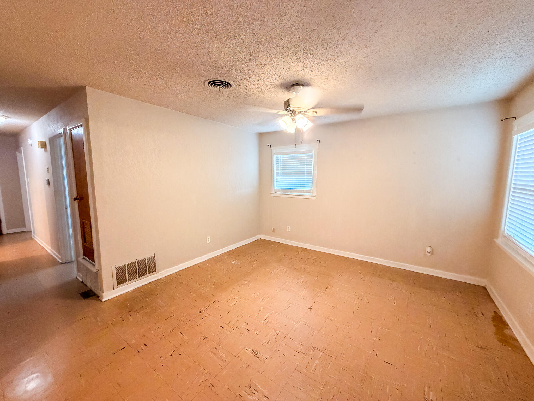 4602 33rd Street Lubbock, TX 79410 - Photo 5 of 14 IMG_3024 (1)