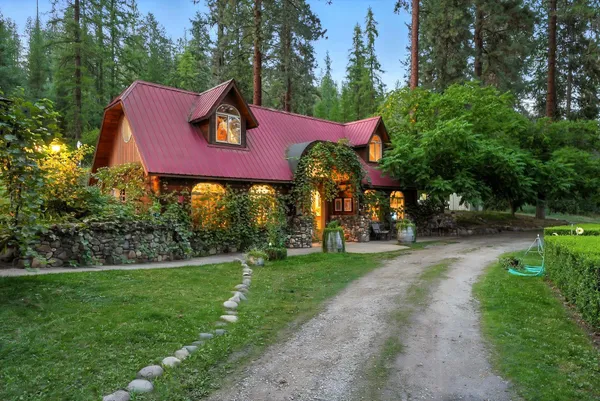 $1,500,000 | 3752 Vineyard Way, Kettle Falls, WA 99141