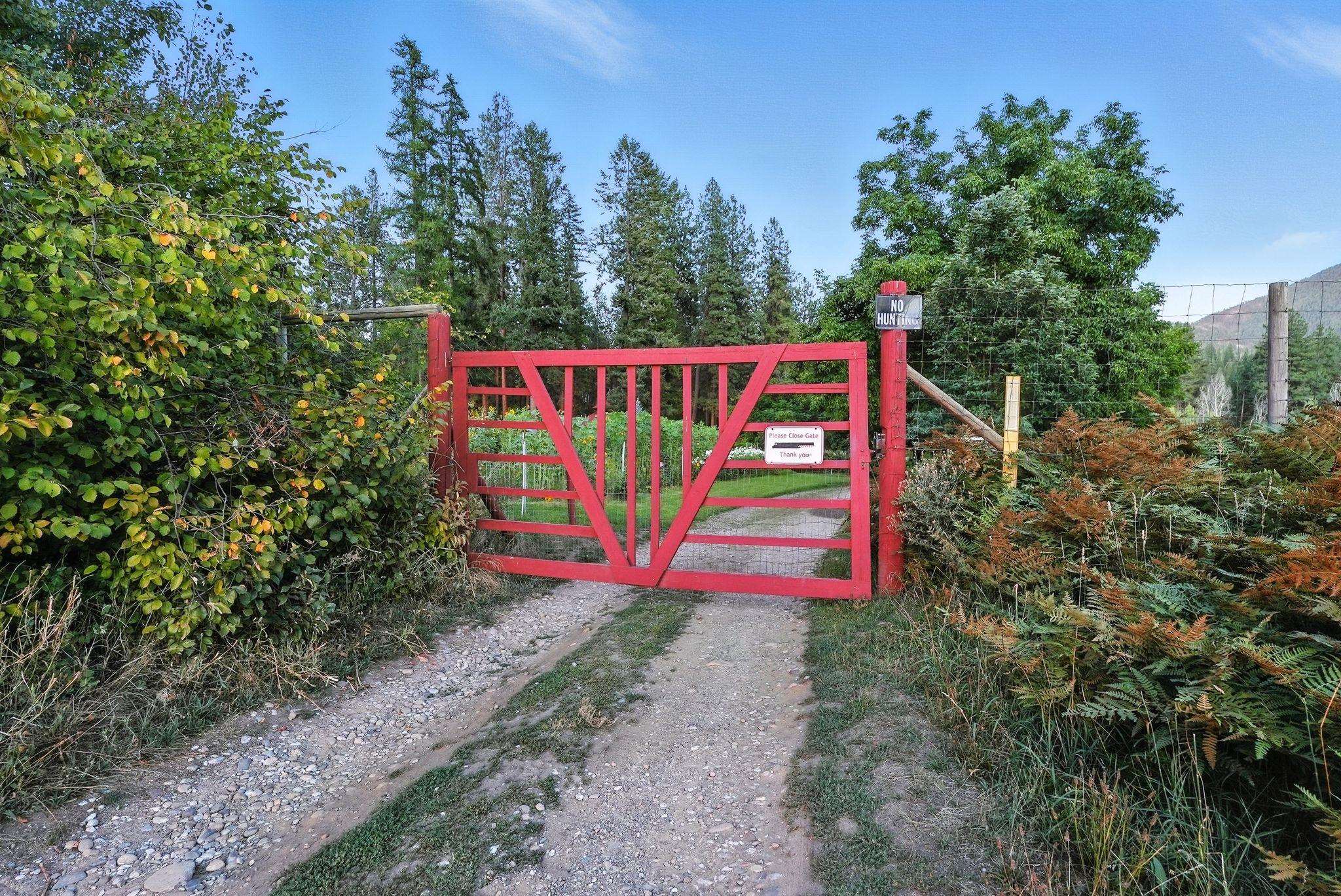 3752 Vineyard Way Kettle Falls, WA 99141 - Photo 4 of 50