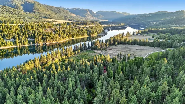 $1,500,000 | 3752 Vineyard Way, Kettle Falls, WA 99141