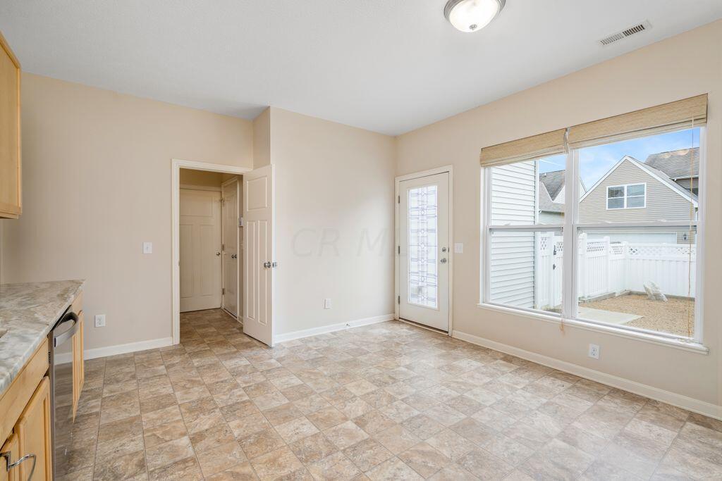 5735 Nadler Road Dublin, OH 43016 - Photo 13 of 48 Kitchen