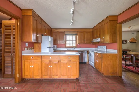 $1,595,000 | 6 Bay Lane, Sheffield, MA 01257