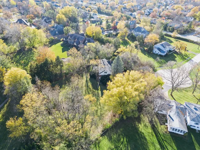 a view of yard with green space