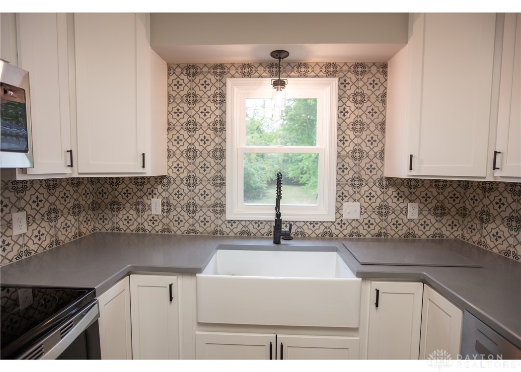 163 Grange Hall Road Beavercreek, OH 45430 - Photo 10 of 39 Completely remodeled kitchen!