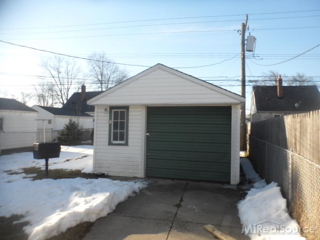 8304 Standard Street Center Line, MI 48015 - Photo 3 of 21