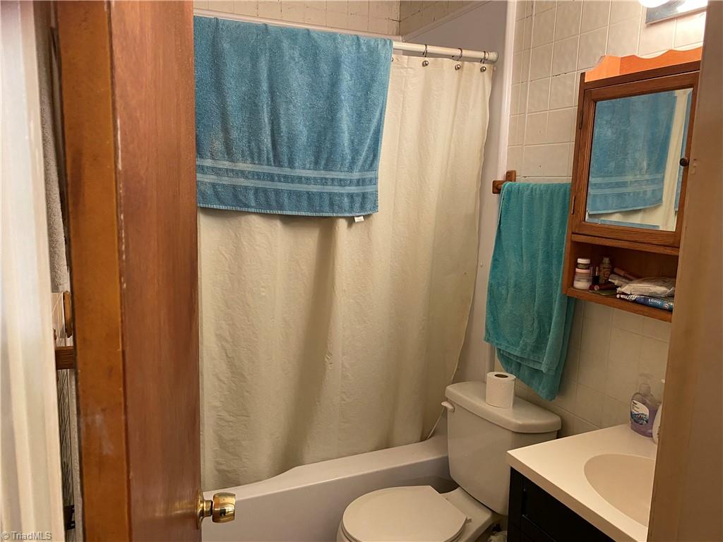 827 Hickory Chapel Road High Point, NC 27260 - Photo 5 of 13 Gallery Image 5