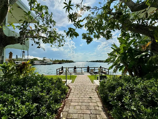 $1,600 | 8620 Byron Avenue, Unit 86206A, Miami Beach, FL 33141