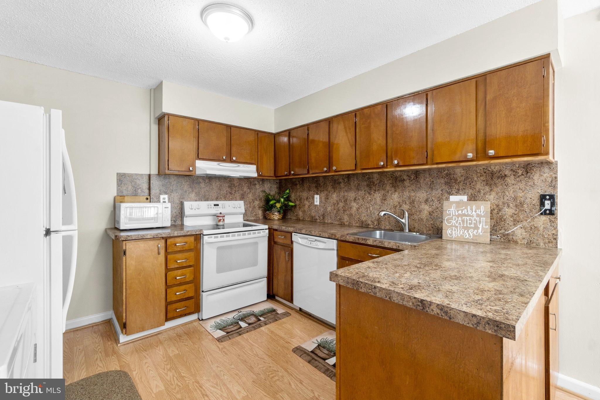 2234 Southgate Square Reston, VA 20191 - Photo 9 of 31