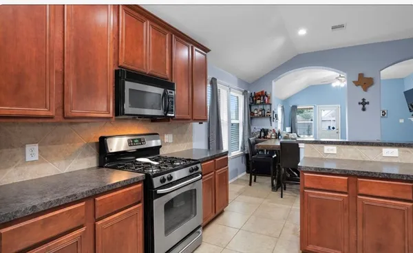 $2,500 | 5015 Bridgecrossing Court, Spring, TX 77379