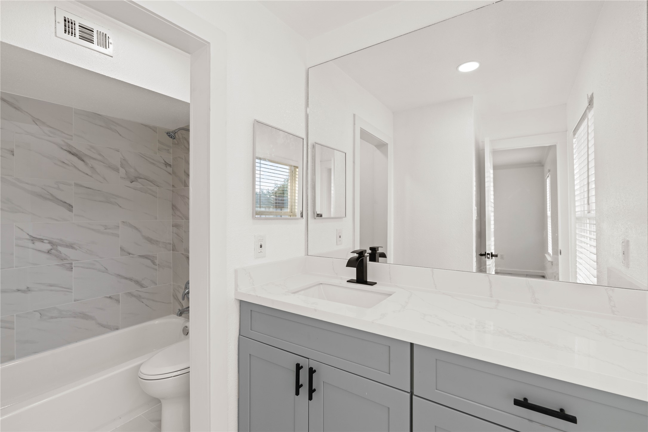6001 Reims Road, Unit 1412 Houston, TX 77036 - Photo 13 of 28 a bathroom with a sink a toilet and shower