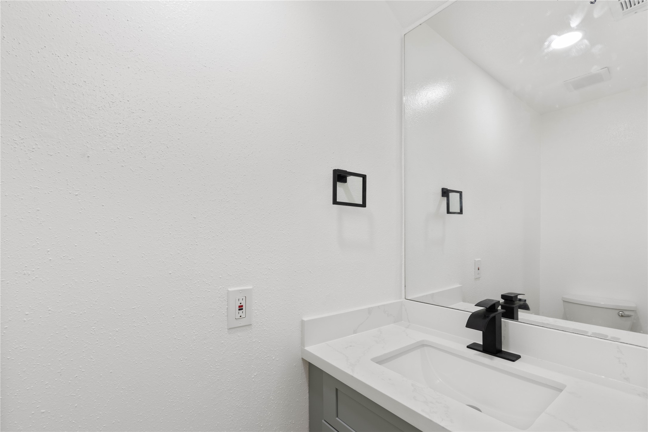 6001 Reims Road, Unit 1412 Houston, TX 77036 - Photo 5 of 28 a bathroom with a sink and a mirror