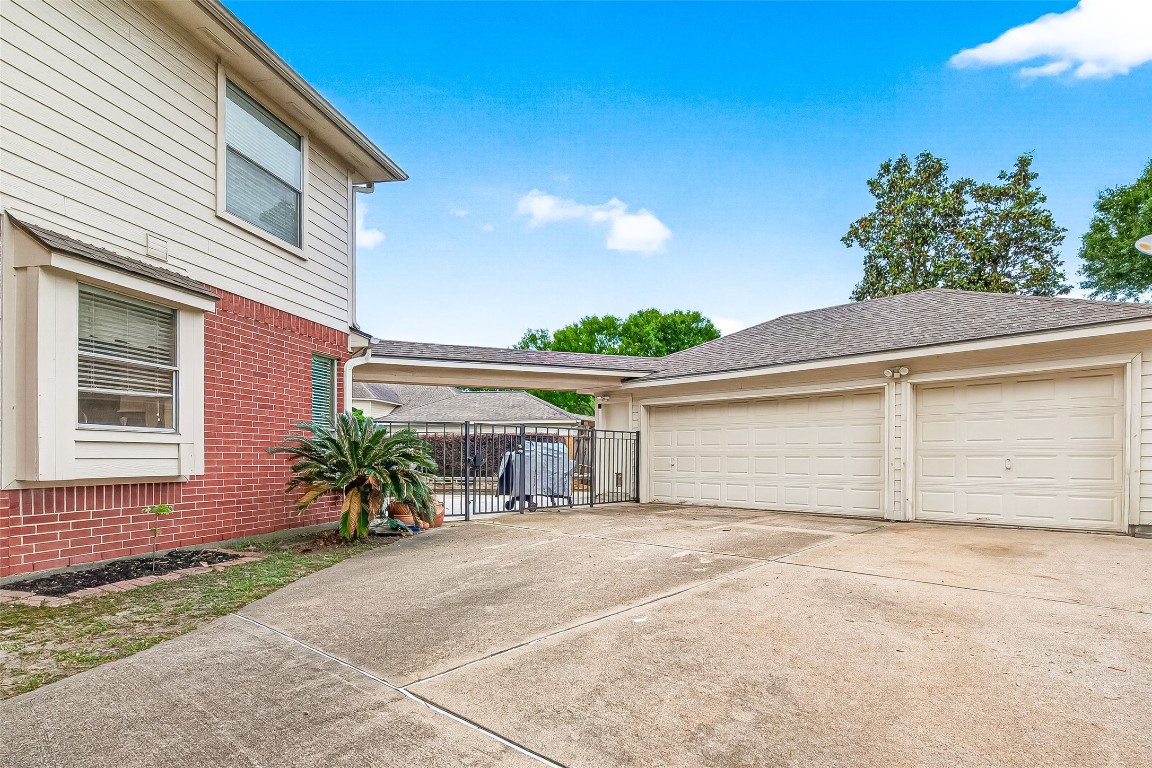3506 Hunstanton Court Katy, TX 77450 - Photo 4 of 50 a front view of a house with a yard and garage