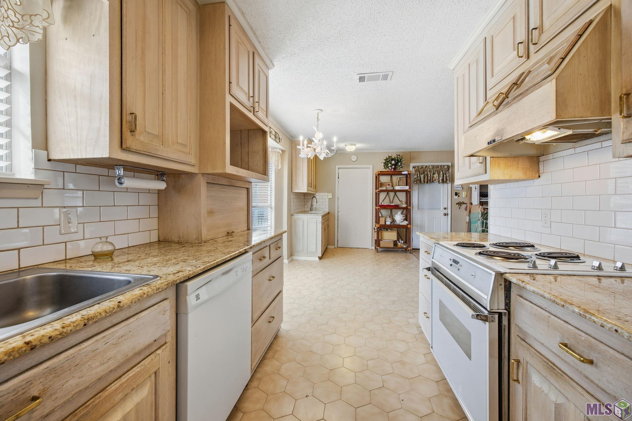 2208 Sprucewood Drive Baton Rouge, LA 70816 - Photo 3 of 20