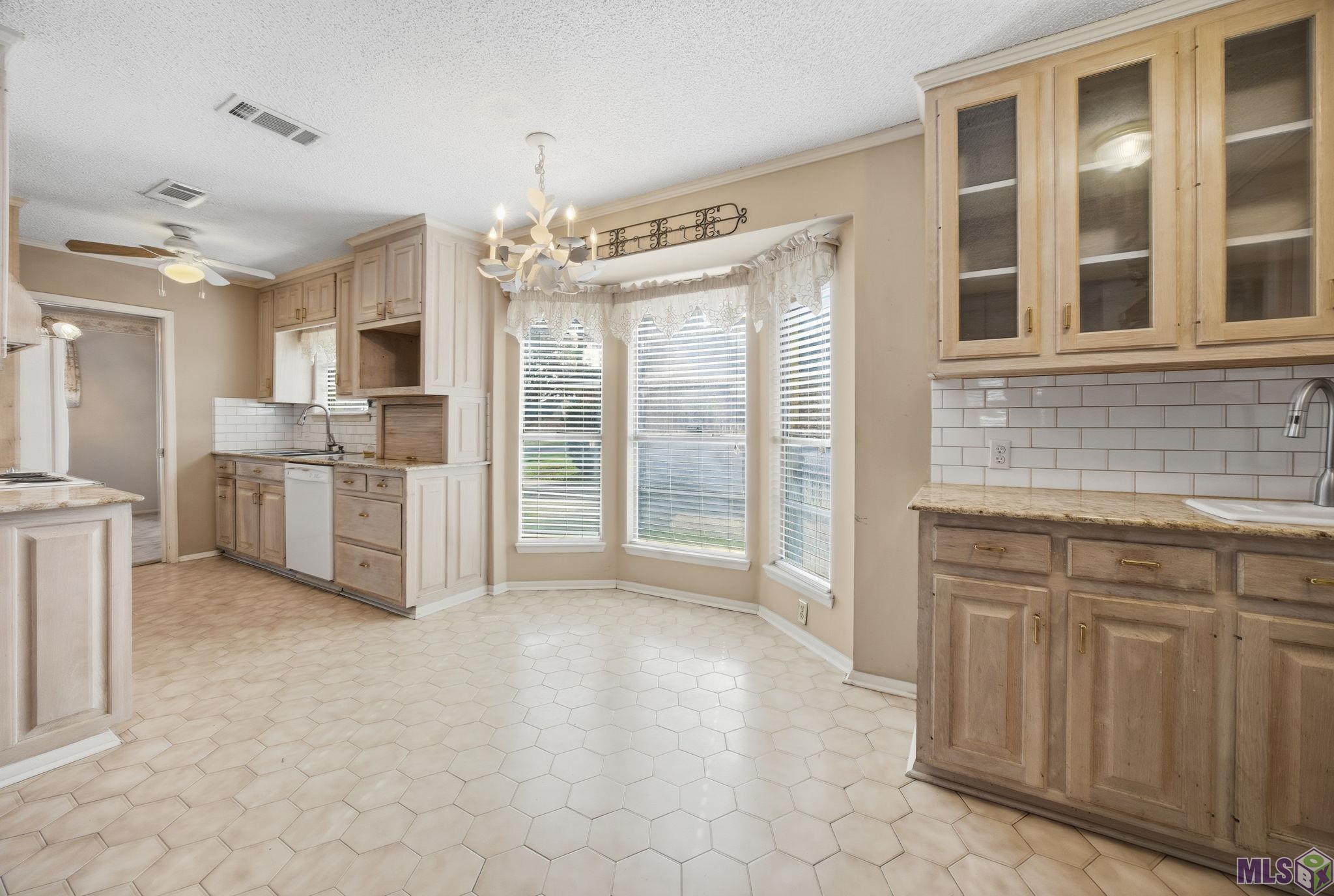 2208 Sprucewood Drive Baton Rouge, LA 70816 - Photo 4 of 20