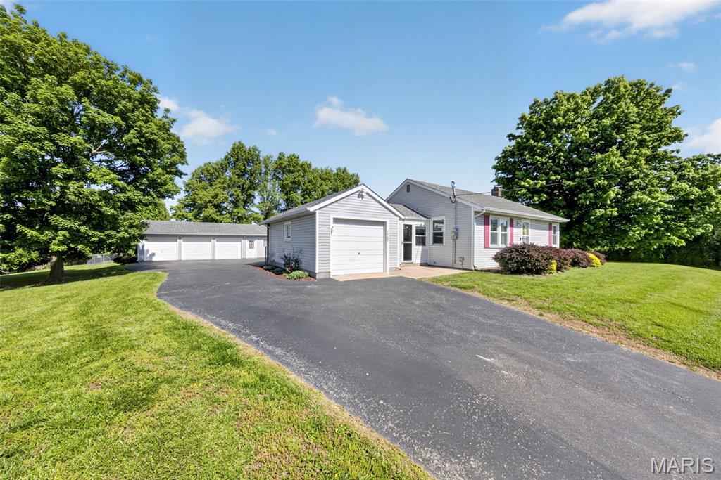 3909 Shackelford Road Florissant, MO 63034 - Photo 5 of 44
