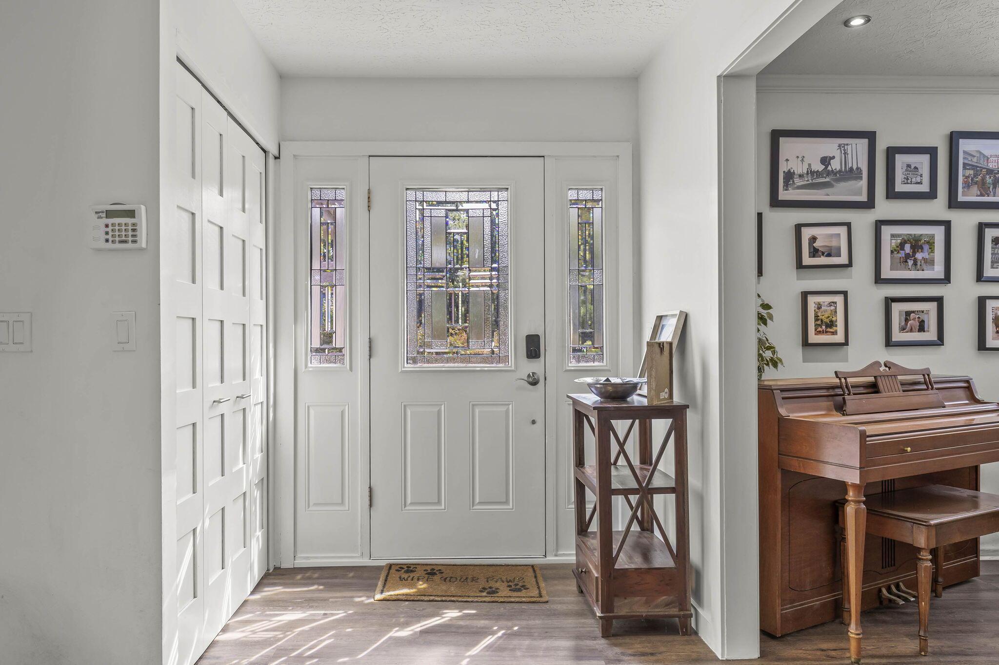 712 Cherrington Road Westerville, OH 43081 - Photo 5 of 45 Entry