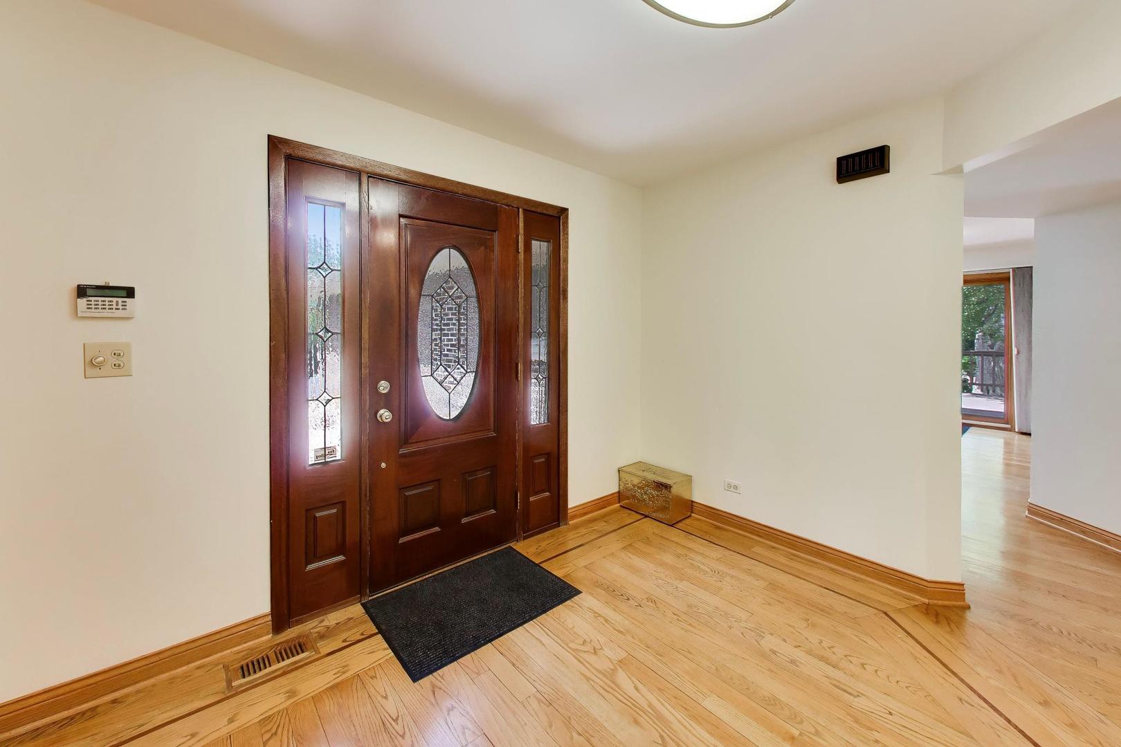 1104 Nottingham Lane Elgin, IL 60120 - Photo 6 of 59
