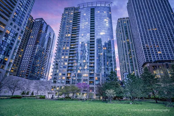 $379,900 | 201 North Westshore Drive, Unit 1006, Chicago, IL 60601