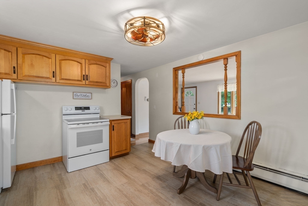 1534 Donohue Road Chicopee, MA 01020 - Photo 5 of 33