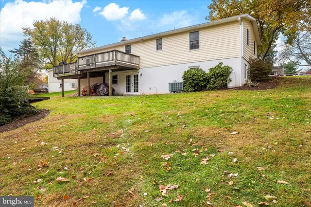 a view of an house with backyard space and garden
