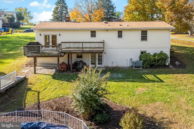 a picture of a microwave