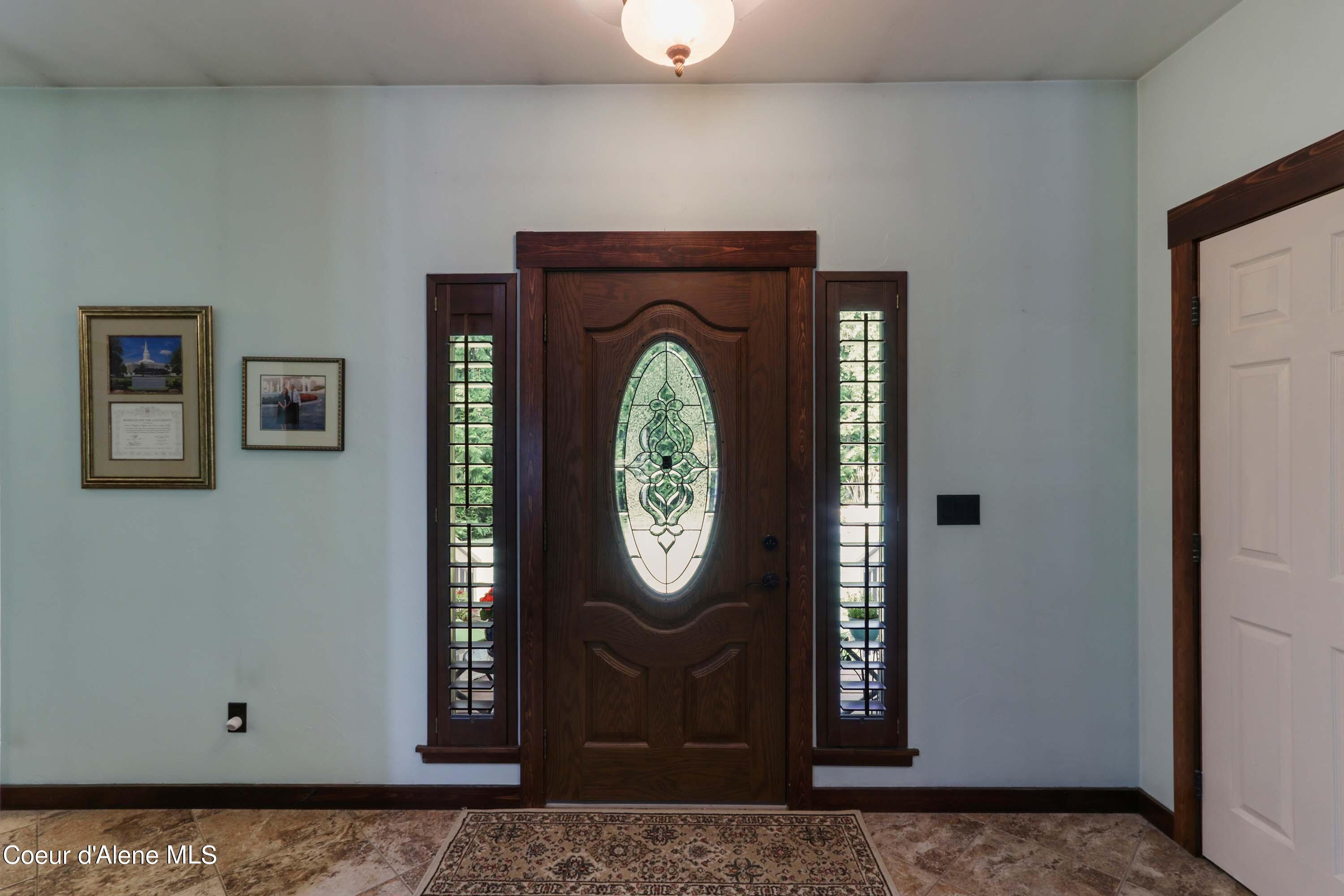 518 High Road Sandpoint, ID 83864 - Photo 20 of 57 Front entry