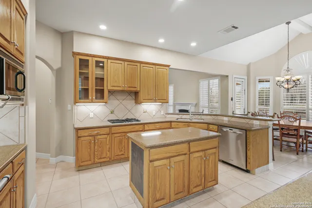 $1,115,000 | 18 Champion Trail, San Antonio, TX 78258