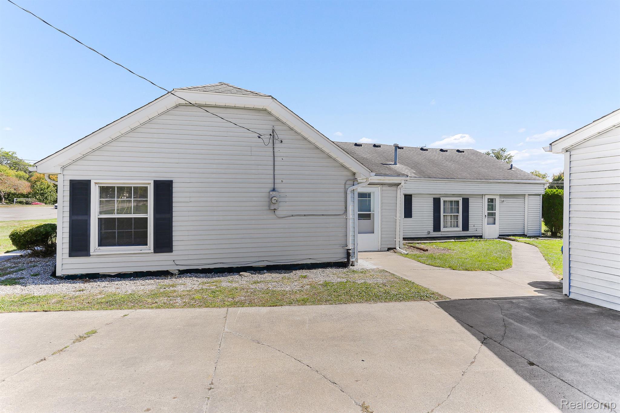 23863 Middlebelt Road Farmington, MI 48336 - Photo 3 of 22 Front