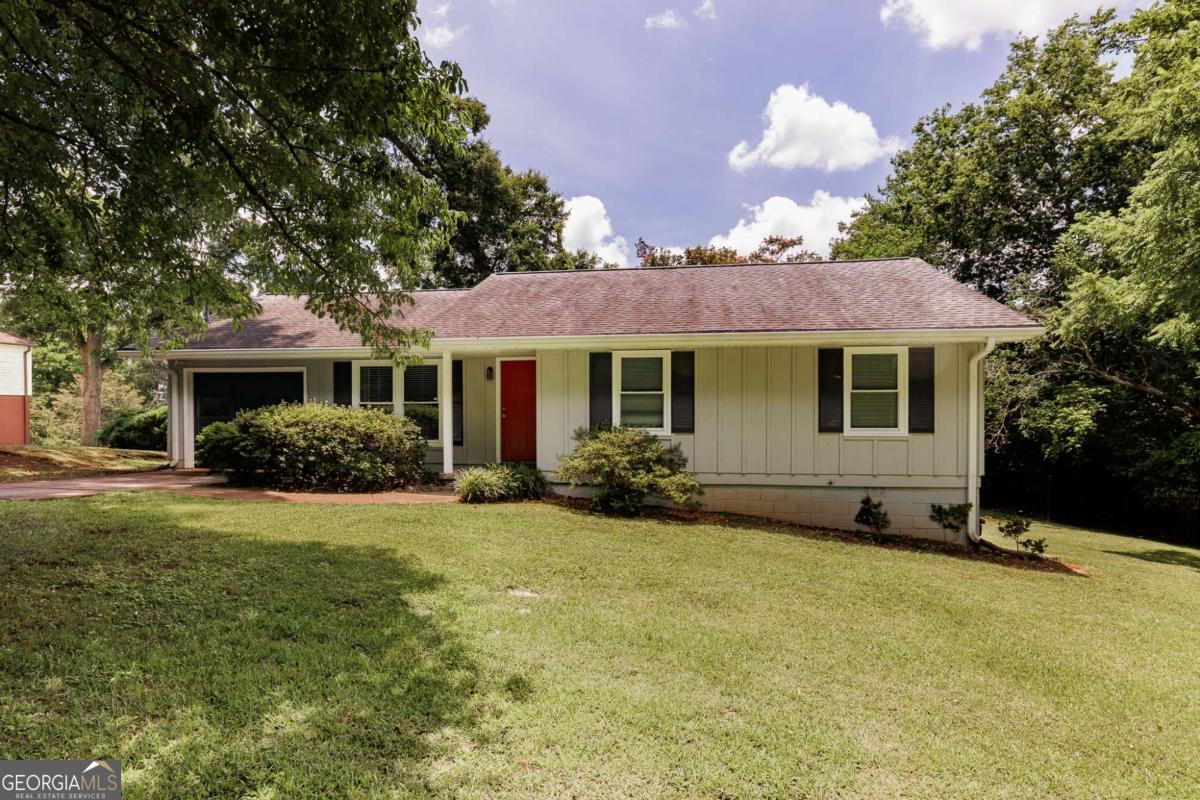 168 Pearl Street Athens, GA 30601 - Photo 5 of 43 a front view of a house with a garden