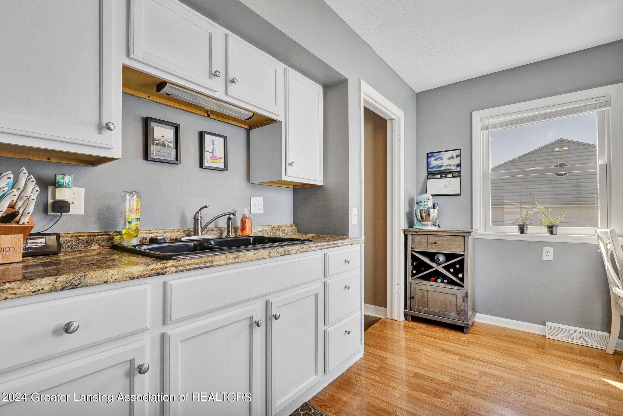 222 Rita Street Lansing, MI 48910 - Photo 14 of 27 20-web-or-mls-Open Ended Media-20