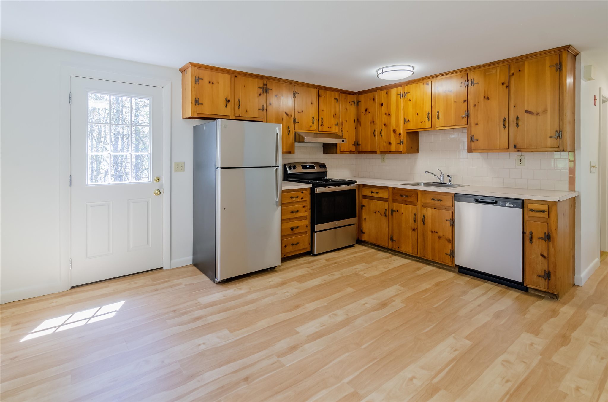 65-67 Tallant Road Pelham, NH 03076 - Photo 7 of 29