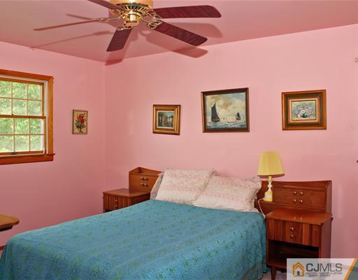 12 Kish Court Edison, NJ 08837 - Photo 11 of 25 Gallery Image 11