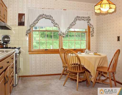 12 Kish Court Edison, NJ 08837 - Photo 5 of 25 Gallery Image 5