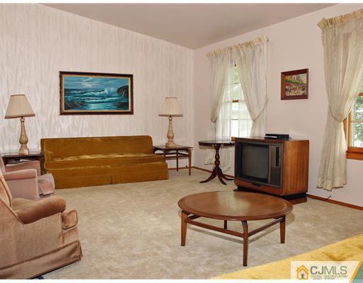 12 Kish Court Edison, NJ 08837 - Photo 9 of 25 Gallery Image 9