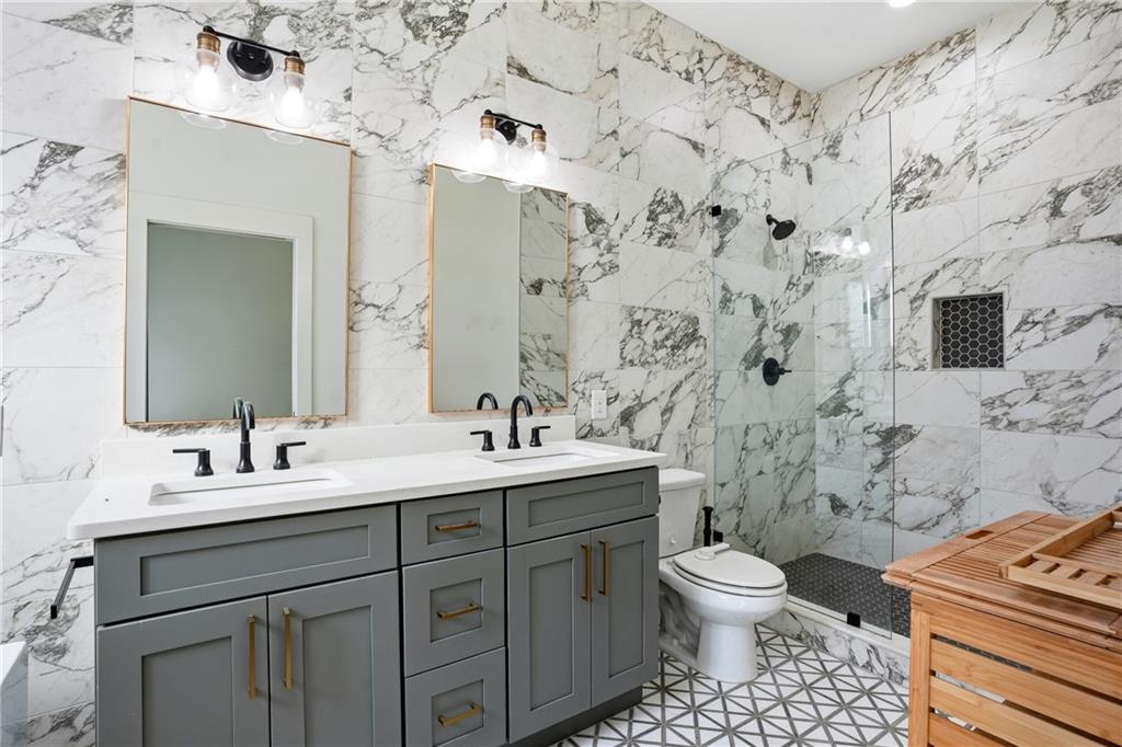 1025 Oak Street Southwest Atlanta, GA 30310 - Photo 19 of 30 a bathroom with a toilet sink and mirror