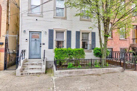 $2,700 | 16 Coles Street, Unit 1, Jersey City, NJ 07302