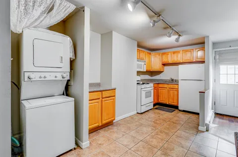 $2,700 | 16 Coles Street, Unit 1, Jersey City, NJ 07302
