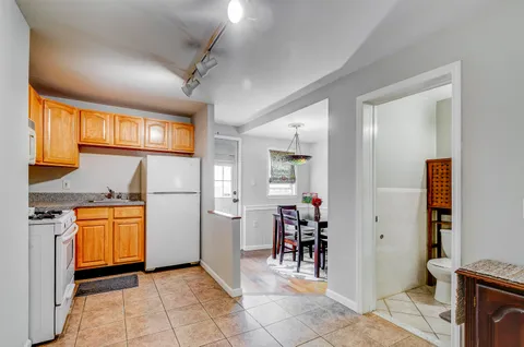 $2,700 | 16 Coles Street, Unit 1, Jersey City, NJ 07302