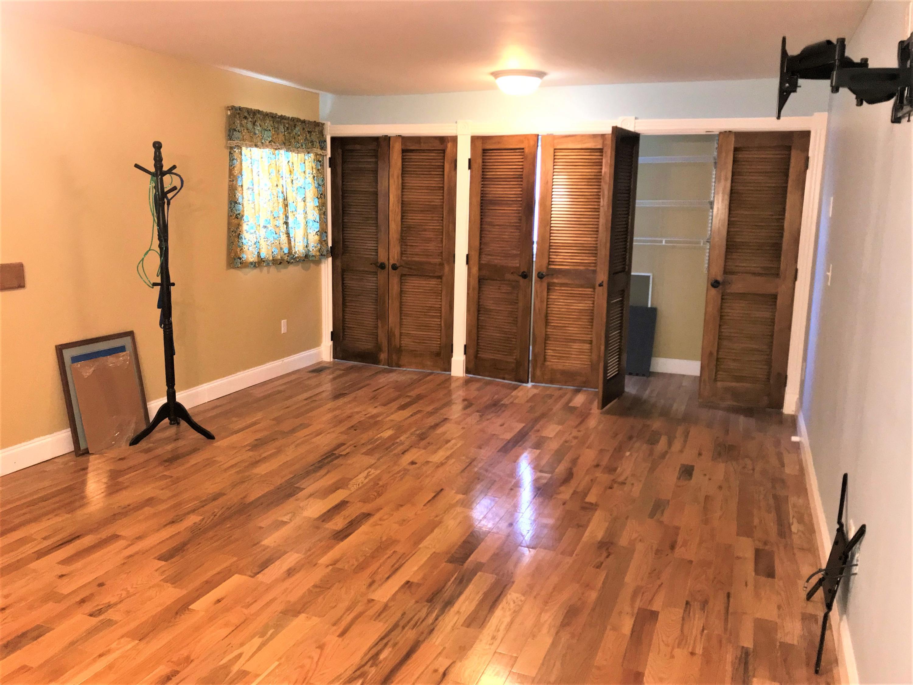 875 West Bourbon Road Somerset, KY 42503 - Photo 21 of 60 Large Master Bedroom