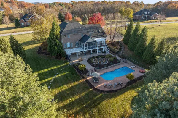 $925,000 | 19 Fieldhaven Place, Staunton, VA 24401