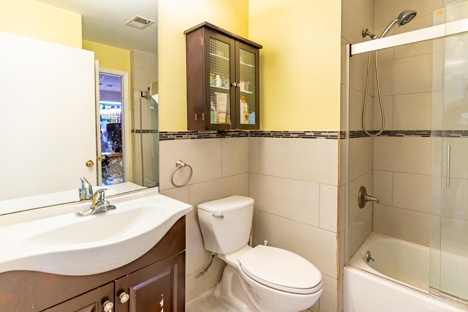 220-220 Edpas Road New Brunswick, NJ 08901 - Photo 6 of 11 Gallery Image 6