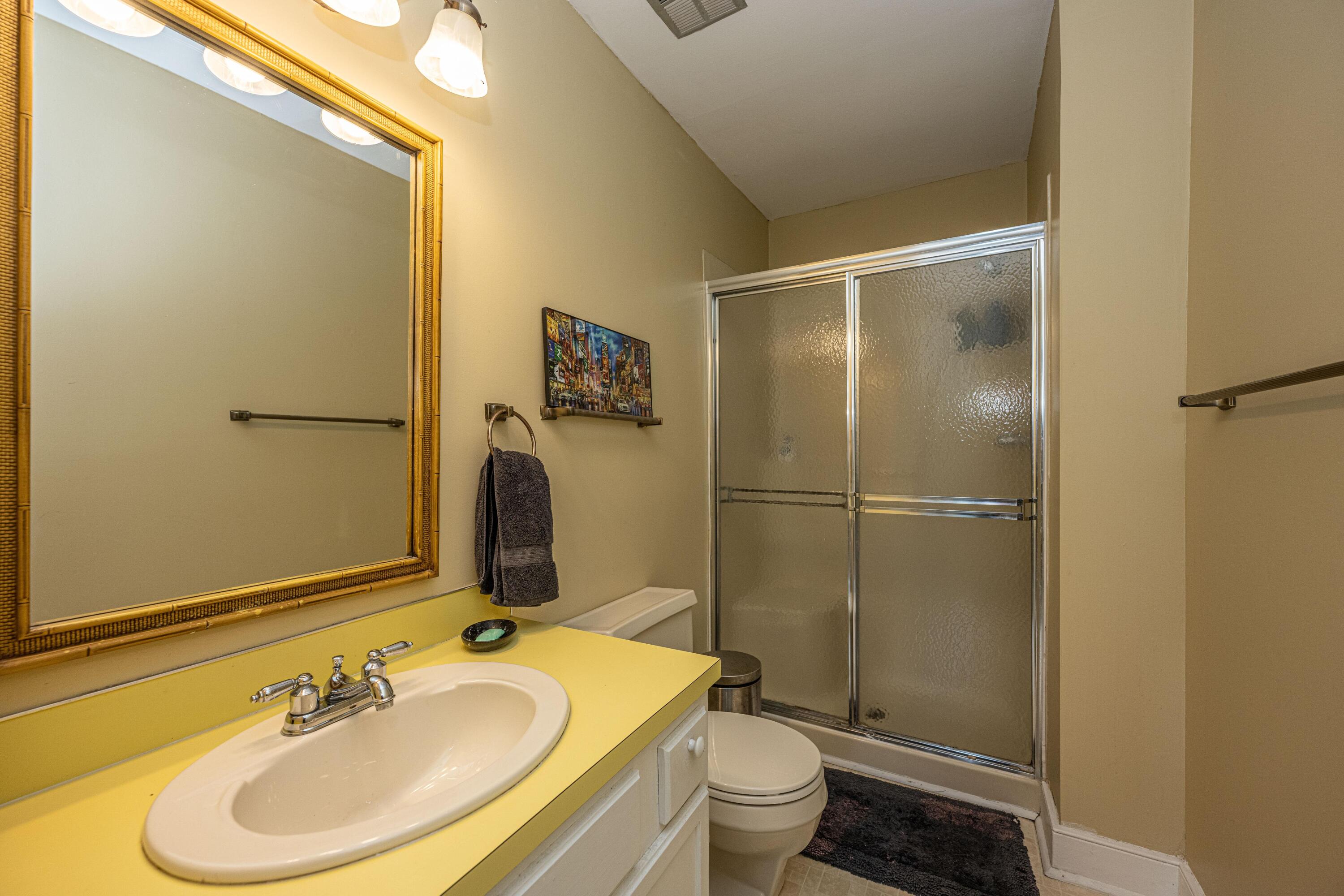 685 Folly Road Charleston, SC 29412 - Photo 29 of 34 685 Folly upstairs full bath