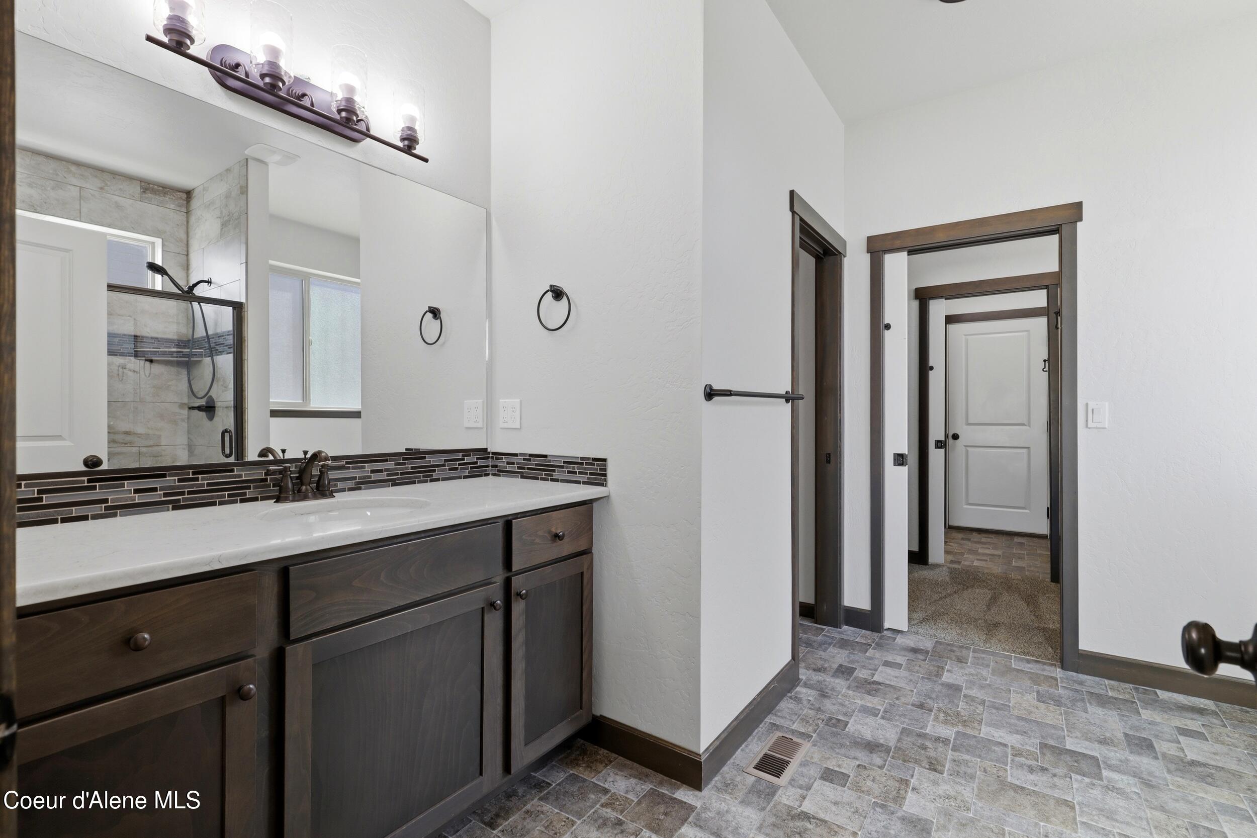 6643 North Gavin Loop Coeur D'Alene, ID 83815 - Photo 14 of 30 Primary Bath