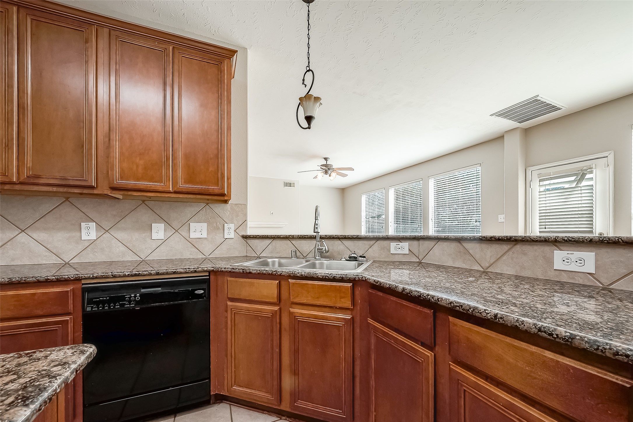 2118 Long Trail Path Court Spring, TX 77373 - Photo 12 of 27 Gallery Image 12