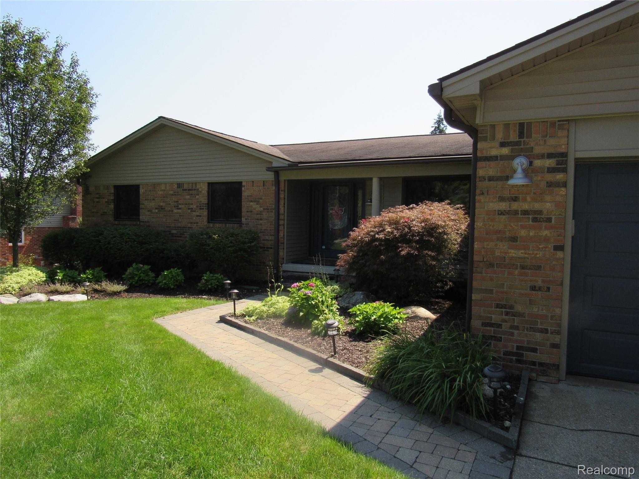 36228 Smithfield Road Farmington, MI 48335 - Photo 5 of 67 IMG_1144.JPG