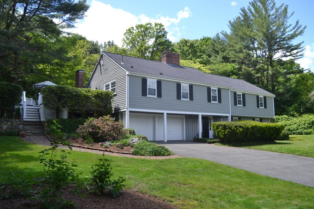 10 Burnham Road Wenham, MA 01984 - Photo 1 of 29 Gallery Image 1