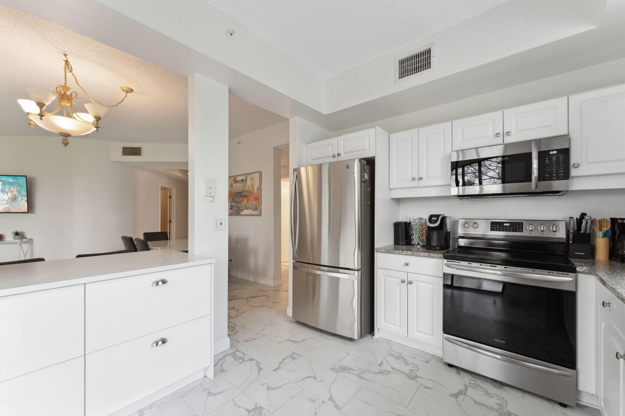 7546 La Paz Boulevard, Unit 105 Boca Raton, FL 33433 - Photo 14 of 29 Kitchen